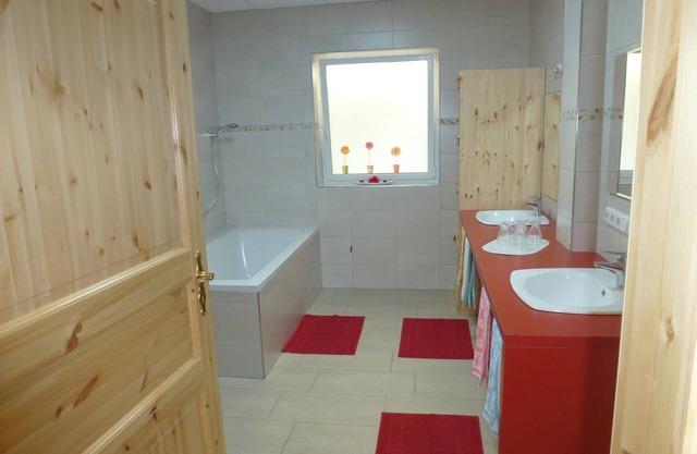 XXL wellness oasis for 6 people handicapped friendly