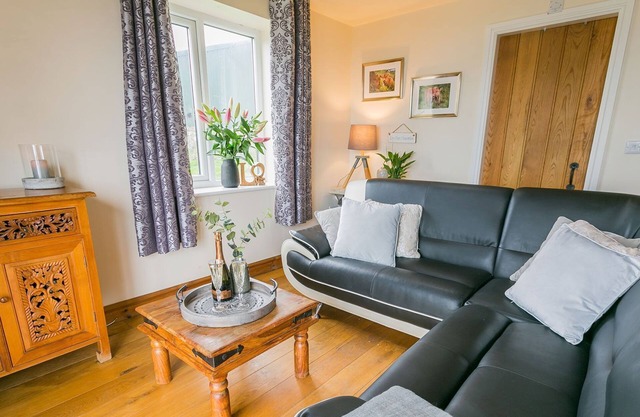 Y Beudy - a sea view that sleeps 2 guests in 1 bedroom