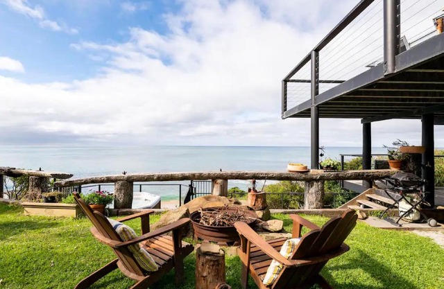 Y Vue - Beachside Apartment with Ocean Views