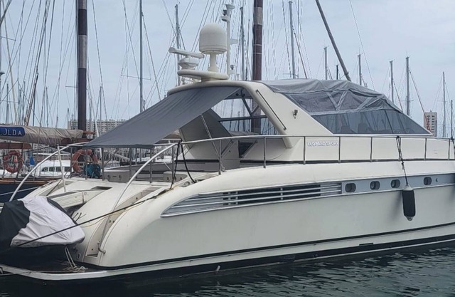Yacht Dans la Baie de St Tropez