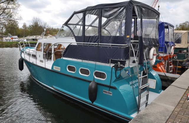 Yacht Pedro Skiron 35 for 4 people.