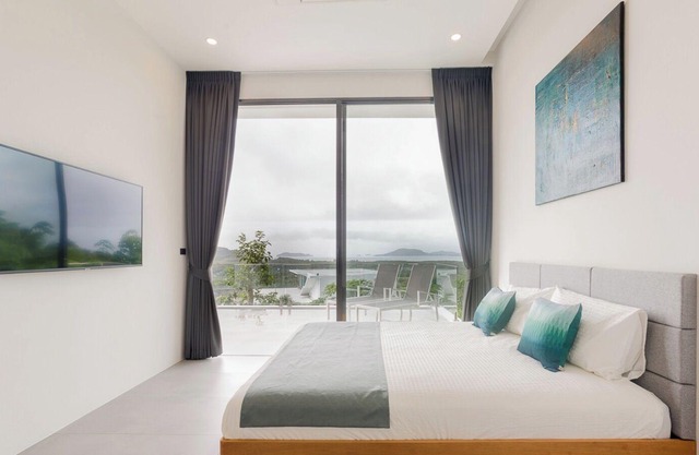 Yamu Hills Panoramic Ocean View 6 Bed Luxury Vila