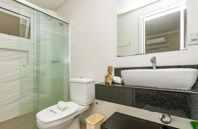 Yasmin 101 – Lindo Apartamento com Vista Panorâmica para o Mar em Quatro Ilhas, com Roupa de Cama e Toalhas Inclusas.