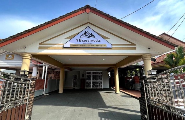 YB Guest House 4 Bilik 5 Katil