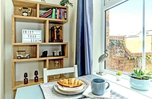 Ye Olde Windmill Apartment Free Parking