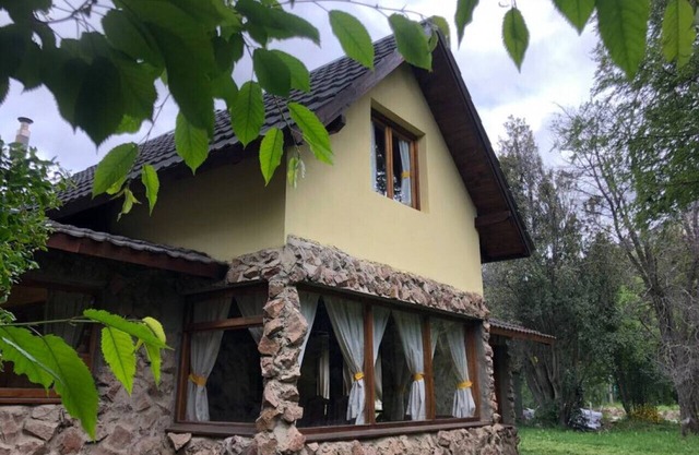 Yellow Cottage Duendes Del Maiten