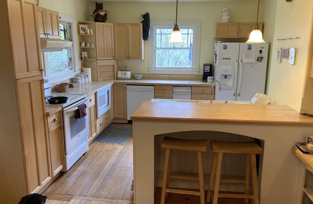 Yellow House Adventure Lodge