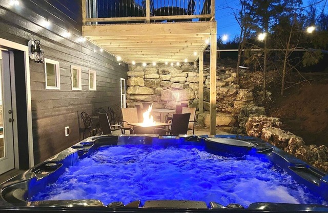 YEP💦HOTTUB 🔥FIREPIT🎱POOLTABLE🎯INTOWN🎸SHOWS🎡FUN❤️LUV