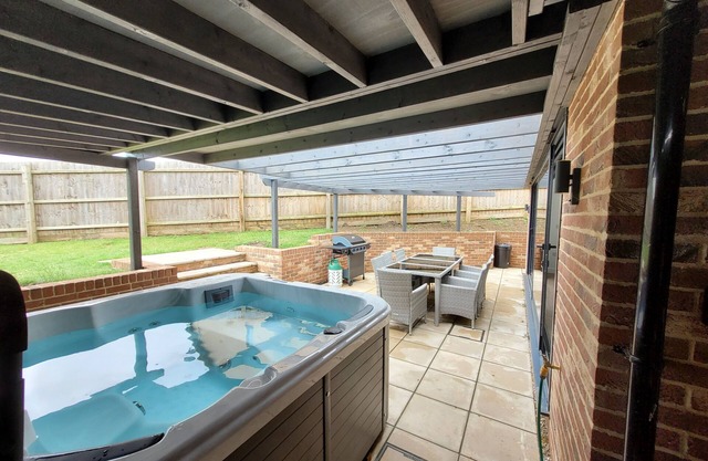 Yew Tree Cottage- A Beautiful pet Friendly 3 Bedroom Cottage in the Countryside