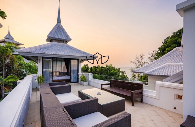 Yizen Beachfront Seaview Villa Wongamat Beach