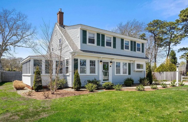 Your Cape Cod Oasis- 3min walk to the beach!