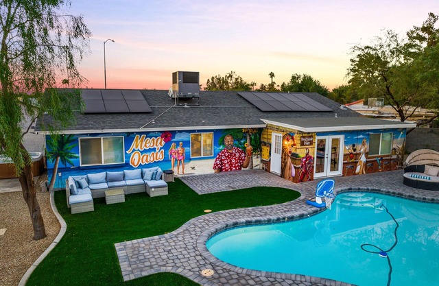 Your Home Away from Home: Pool, Games, Hot Tub, Mini-Golf, BBQ, Luxury Home
