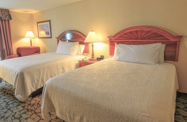Your Houston Retreat 3 Rooms with Outdoor Pool, Gym, and Free Breakfast