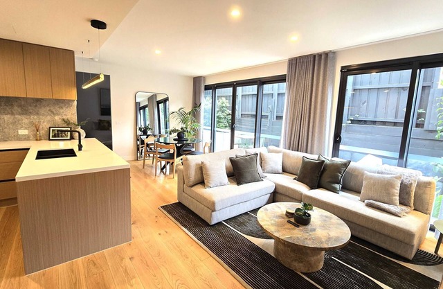 Your luxe 2 bed Hampton Haven with parking