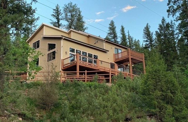 Your Mountain Retreat - Nestled in the Forest