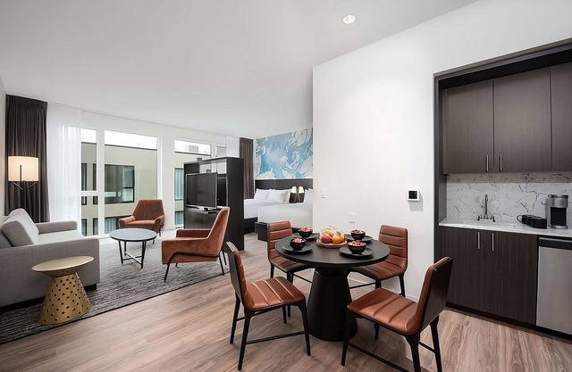 Your Peak Experience in Oregon! 2 Relaxing Units, Kitchenette, Pets Allowed!