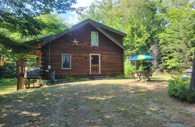 Your Private Maine Getaway! Cozy Log Cabin w/Loft, Sleeps 10