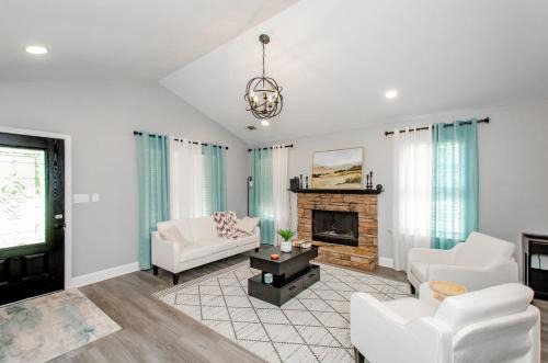 Your Quiet Escape in Locust Grove Sleeps 6