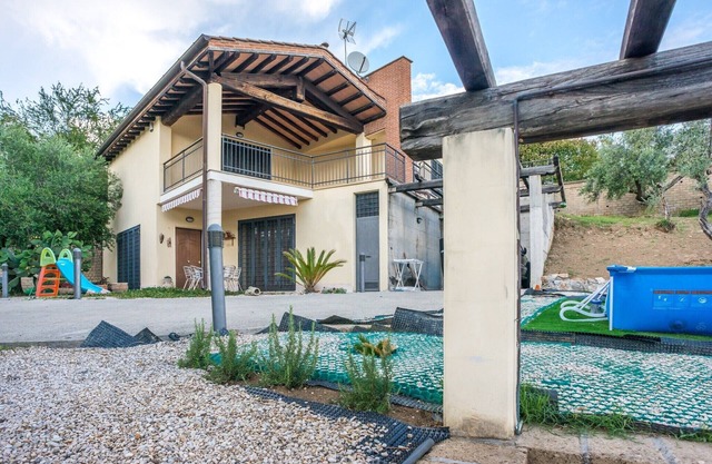 Your Roman Base: Garden Villa