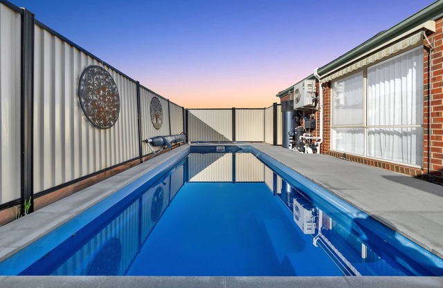 Your Tarneit Escape - 4BR Home with Pool & BBQ