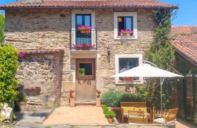 Your traditional stone house, with cozy garden, in rural surroundings in Galicia.