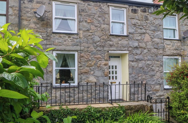 YR ENCIL, pet friendly, character holiday cottage in Trefor