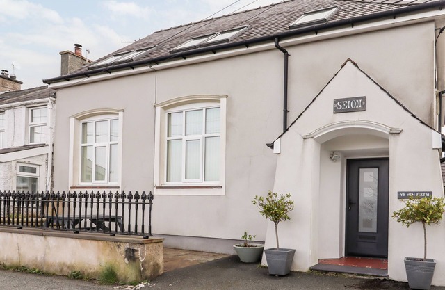 YR HEN FESTRI, family friendly, luxury holiday cottage in Y Felinheli