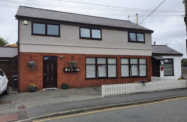 Yr Hen Weithdy. (The Old Workshop) Ll728hd, sleeps 4 only.n