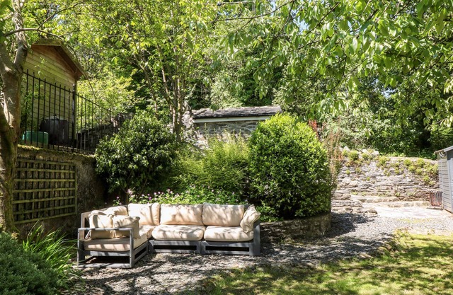 Yr Hen Ysgol, The Old School