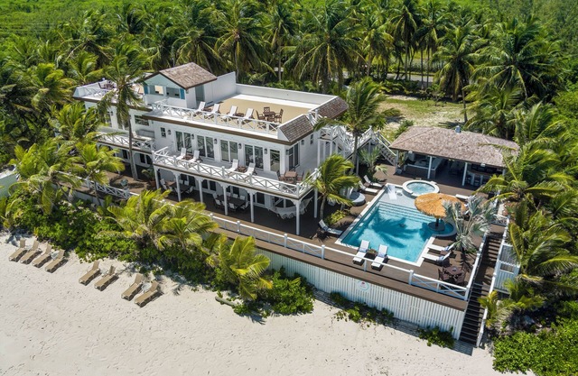 Zen Exuma: Stunning Beachfront Villa w/NEW Rooftop Lounge, Spa, Cabana & Pool!