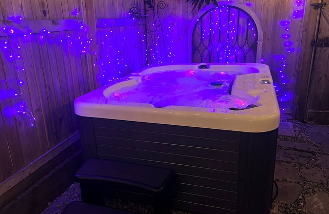 ZenDen Mountain Suite Private Hot Tub