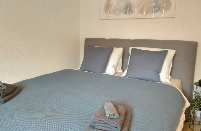 Zentral I Quellwasserbrunnen I gratis Parkplatz WiFi