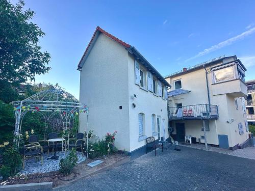 Zentrale Ferienwohnung in Friedrichsdorf für 1-7 Personen