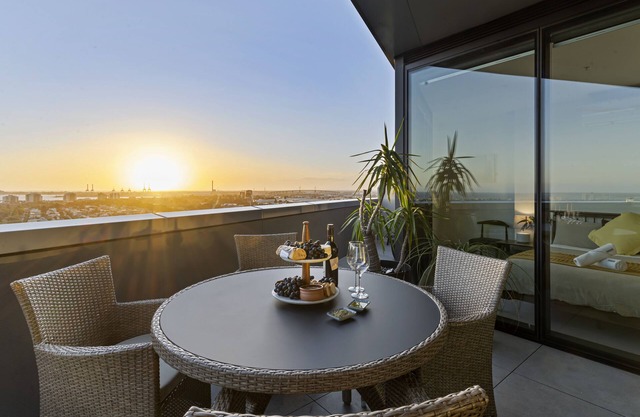 Zi apartments - Balcony, Bayview, Sauna, Steam Room & Pool