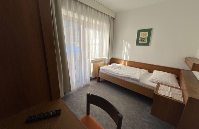 Zimmer 12/1bett mit Balkon - Pension Alpina