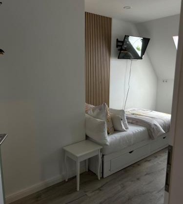 Zimmer mit Küche und Bad