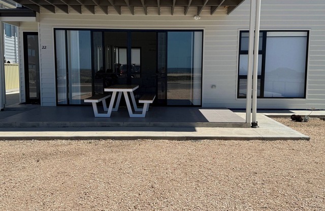 Zion on Yorkes-2 bedroom downstairs unit - Off peak special!