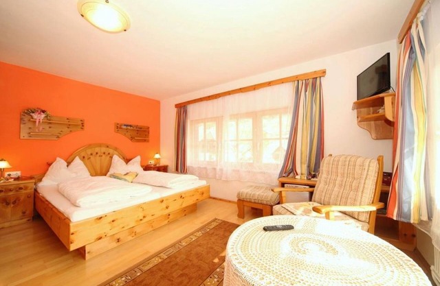 Zirbenzimmer für 2 Pax. mit Du/wc - Pension Gamsjäger - Urlaub Beim Biolandwirt