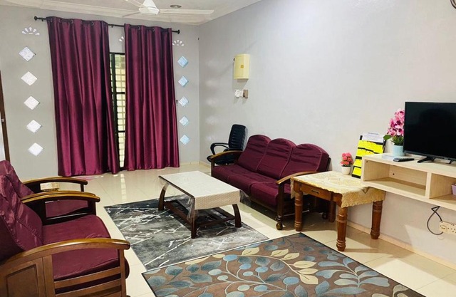 ZR Homestay Kemaman with 3 Bedroom 2 Bathroom - 2 Room AC 1 Room Fan - Not Sharing House