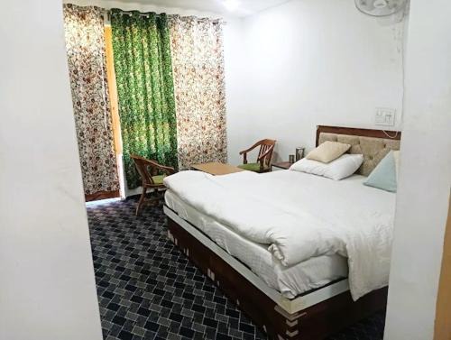 Zulfiqar Hotel & Restaurant