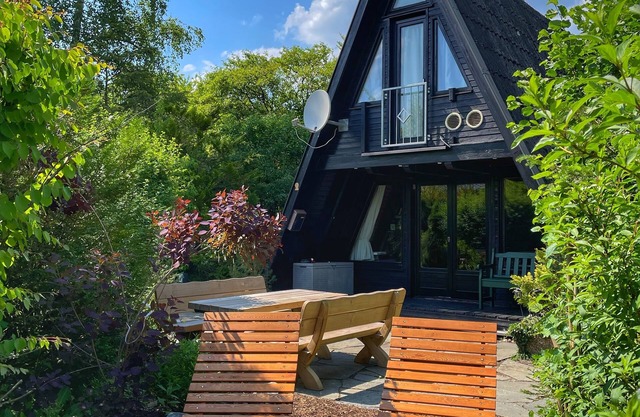 Zur Bergeshöhe - Beautiful wooden house right on the edge of the forest in Frenkhausen