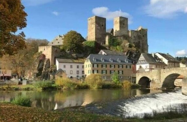 Zweiburgenblick Comfortable holiday residence