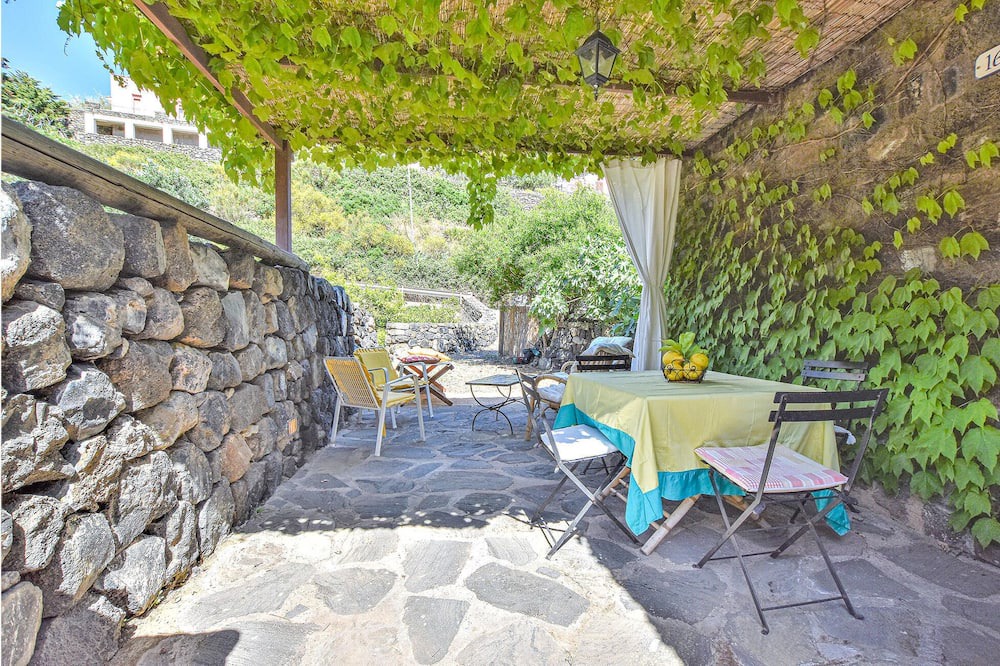 Kamma House | Beautiful stone house on the volcanic island of Pantelleria.