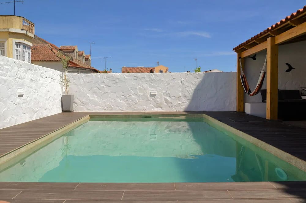 Cercal Apartment | Apartment with pool in town center