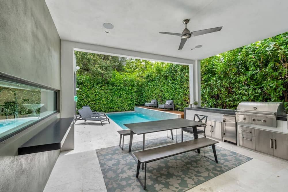Buena Vista Villa | Lux Villa for 10 Miami Design District with Pool!