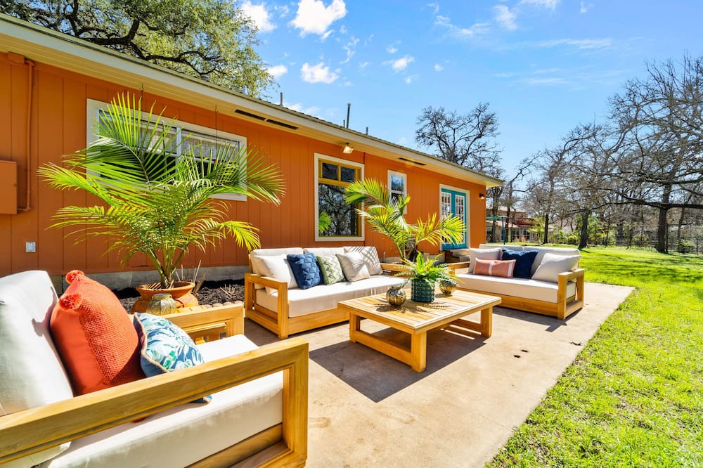Sunset Oaks House | Where the good ol' days still live | The Heyday by Lodgewell