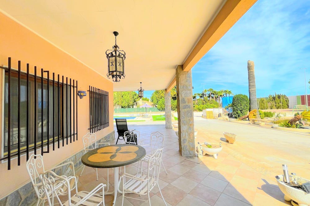 Elche Villa | Villa Maitino Elche by Villas&You