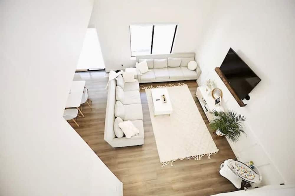 Eagle Mountain House | Smart Home With Garage Parking