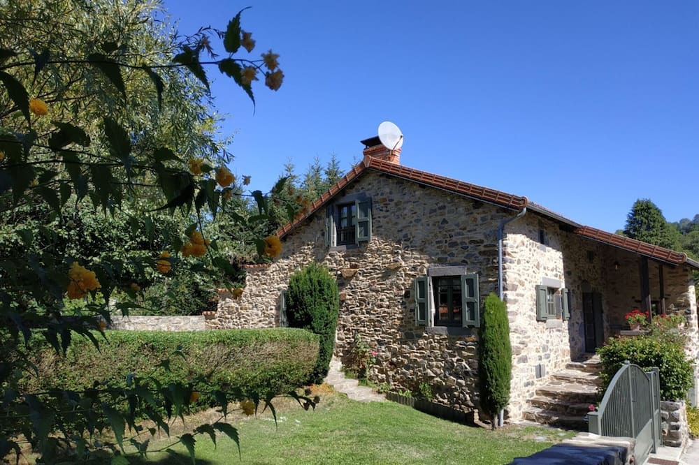 Saint-Poncy Cottage | Gite Saint-Poncy, 3 bedrooms, 6 persons