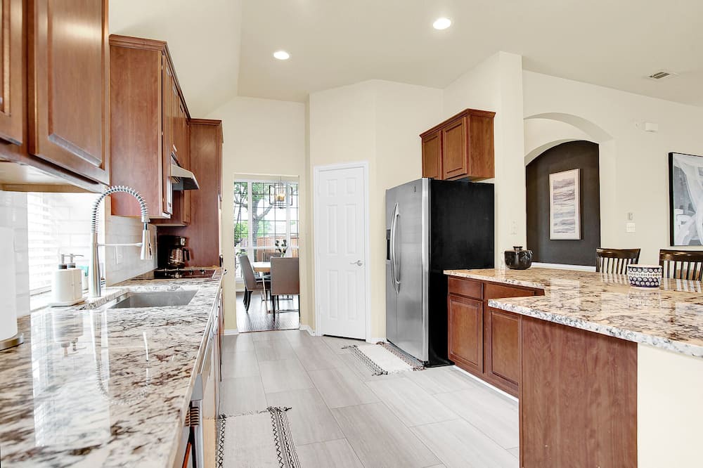 Frisco House | Westside Contemporary 3Bd/2B near Toyota Stadium/ The Star / PGA
